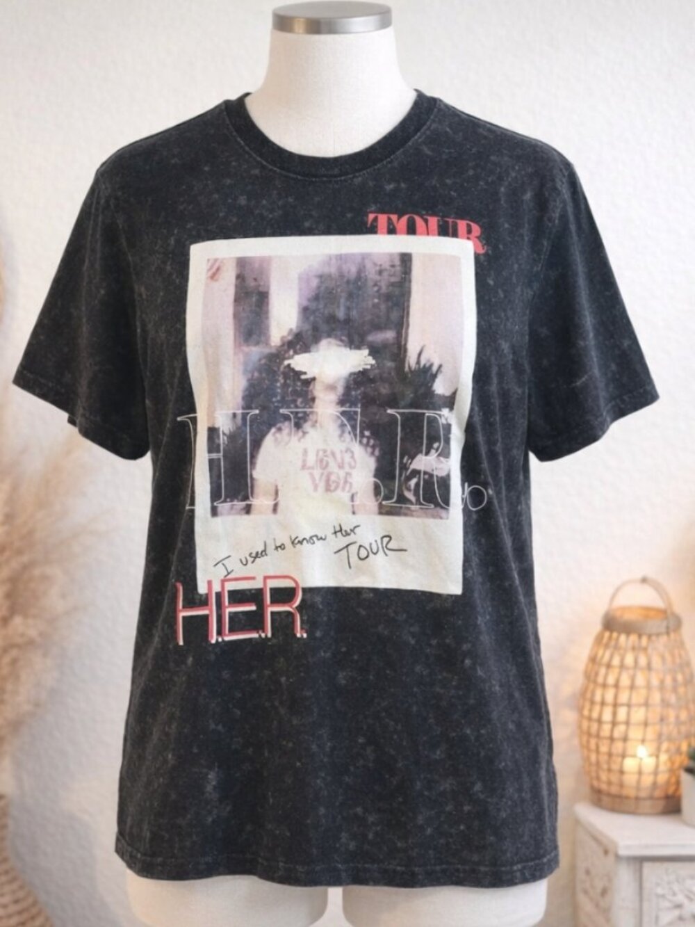 H.E.R. Black Vintage-Wash Graphic Tour Merch Tee T-Shirt M Y2K Streetwear R&B